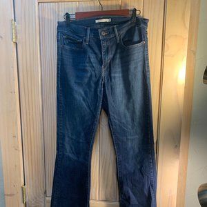 Slimming boot cut Levi's jeans dark wash